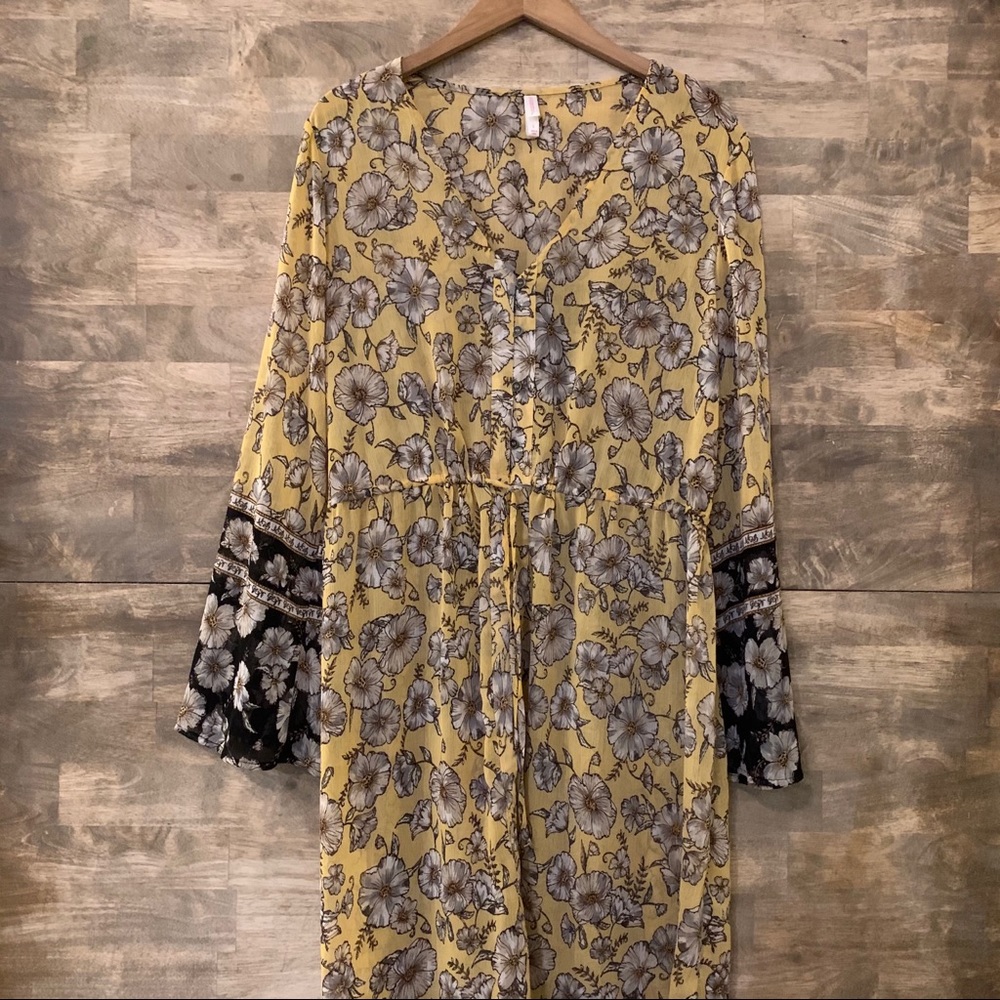 🖤4/25🖤 Black and Yellow Dress